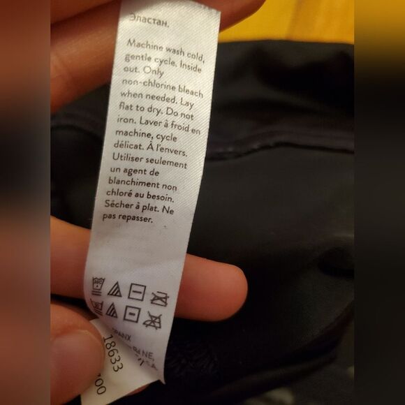 Spanx Faux leather Camo leggings. Black and grey. Shimmers. Size S. 26,5" Inseam - Picture 11 of 13